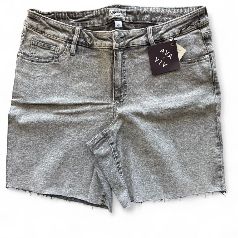 NWT Ava & Viv Gray Acid Wash Denim Shorts. Sz 20W. Grunge. Edgy. Punk. Comfy
